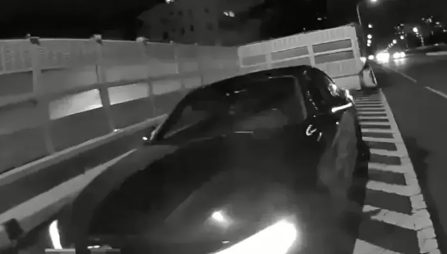 搖下車窗嗅毒味！BMW男：在等朋友　警下秒搜出K他命殘渣