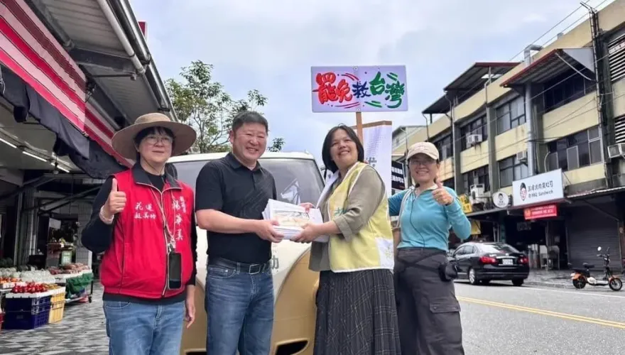 「罷傅」張峻繳交500份連署書　 藍營：心痛與不值