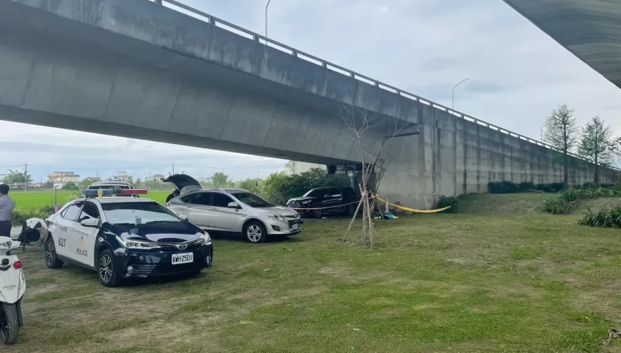 影/宜蘭男身中25刀陳屍車中！　疑債務糾紛慘遭預謀殺害