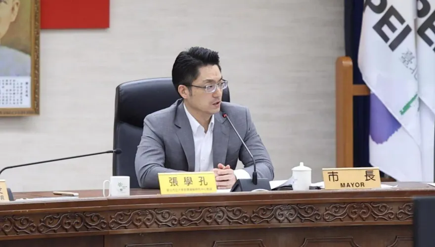 被蔣萬安電爆！簡舒培不認輸狂發文跳針　網灌爆怒吼：又是綠共再賣台