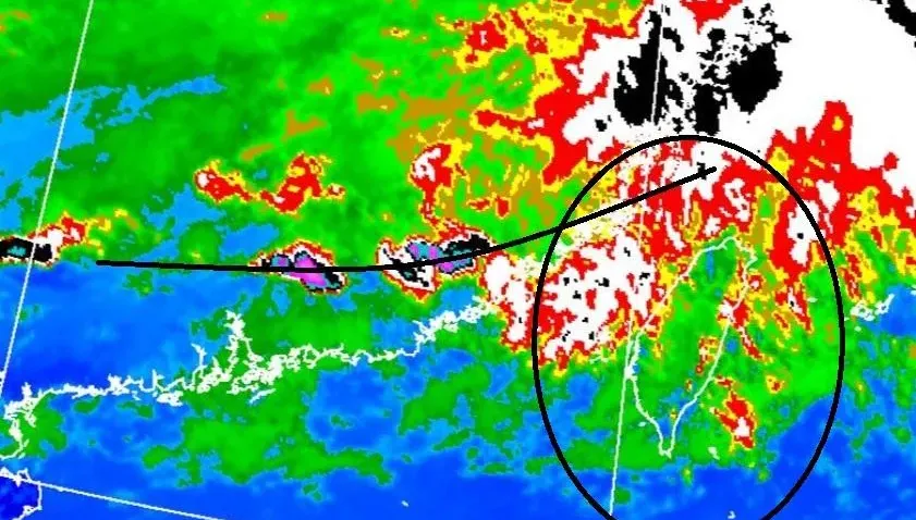鋒面不穩定帶蠢蠢欲動！鄭明典示警夜雨開炸　小心「對流胞」