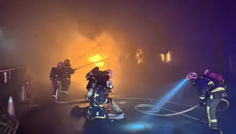 影/台中西屯潤餅工廠爆炸火警！疑工人油炸蛋酥出事