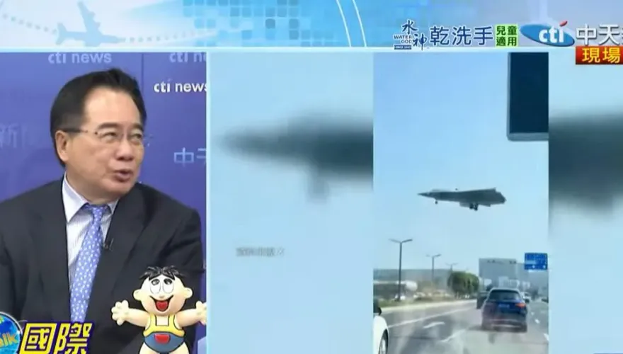 殲-36戰機數度低空飛越公路　蔡正元預測離量產近了