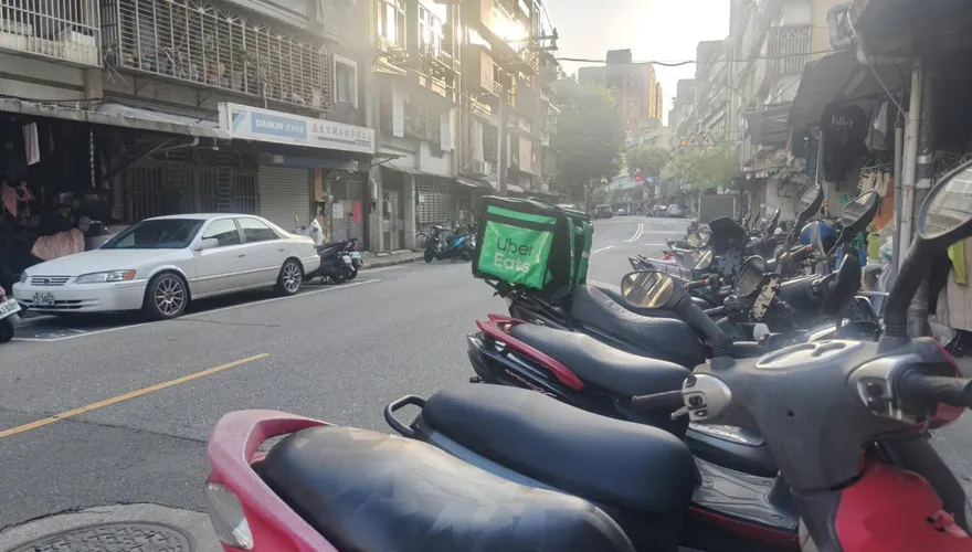 台灣落後因機車氾濫？他怒轟「台人太懶」　兩派網友戰翻