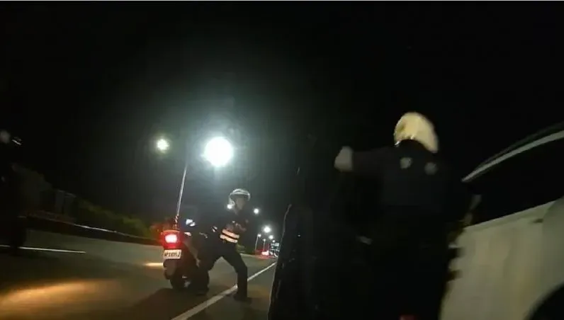 影/毒駕拒檢衝撞！警開槍射輪胎逮1嫌　查獲喪屍煙彈