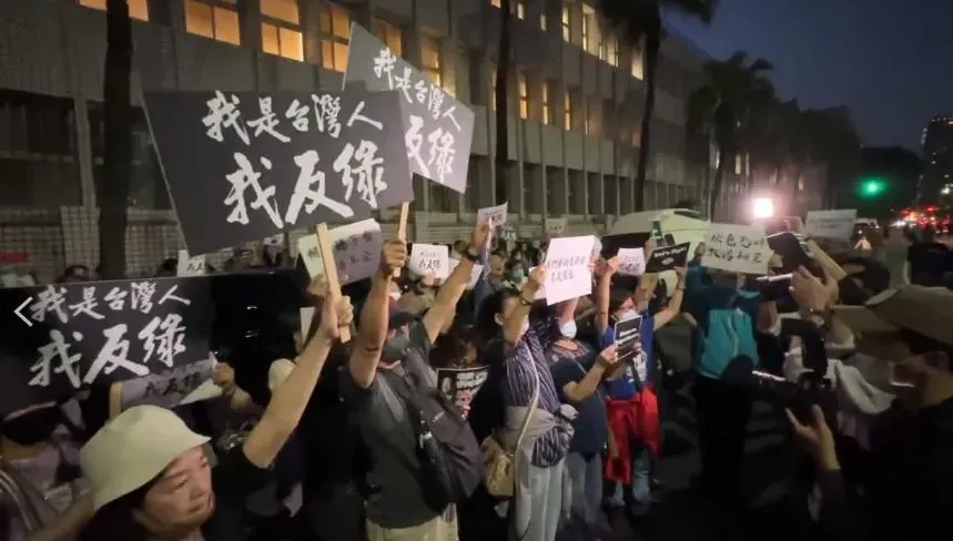快訊／朱立倫下軍令聲援！數百位民眾包圍台北地檢署