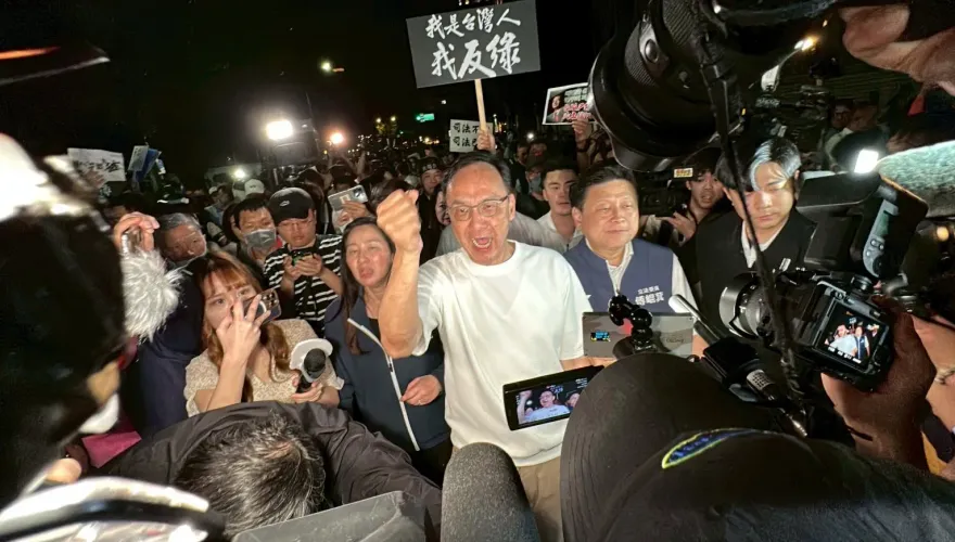 朱立倫親率張善政、傅崐萁　大批藍委齊聚北檢