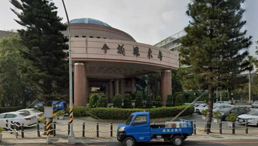 屏東縣議會驚傳墜樓　陳情男8樓墜落中庭亡