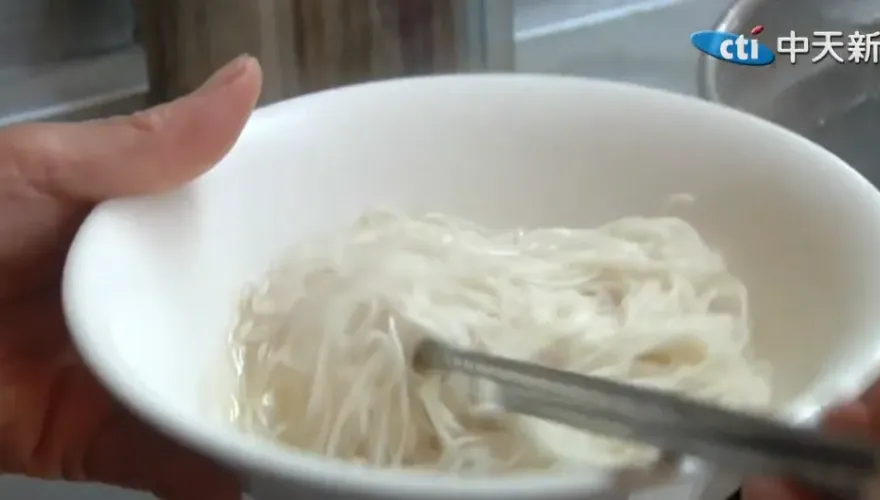 9種「隱藏高鈉食物」不鹹卻傷腎　麵線也上榜