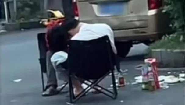 影/才吃飽就醉了？2陸男「裝睡3小時」竟為逃避結帳