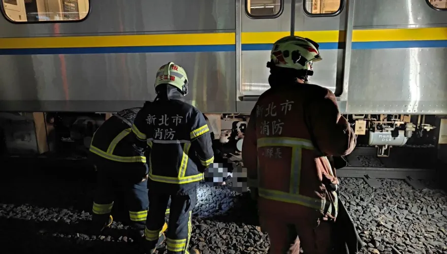 影/腳斷肢剩皮肉相連！板橋車站男子落軌　近距離慘烈直擊