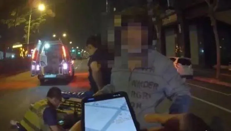 台中男深夜不適！71歲母載送醫「最後1公里路」癱摔不治