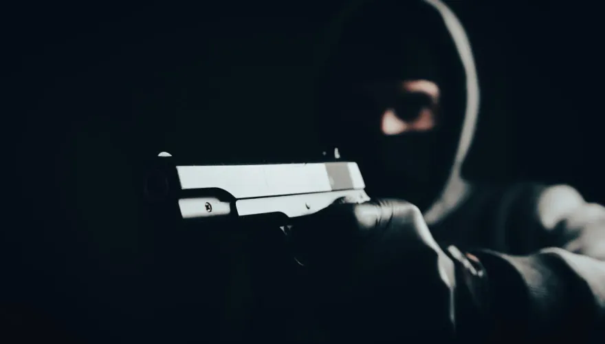 影/赴菲注意！2韓男光天化日被搶　激烈抵抗中彈死亡畫面曝
