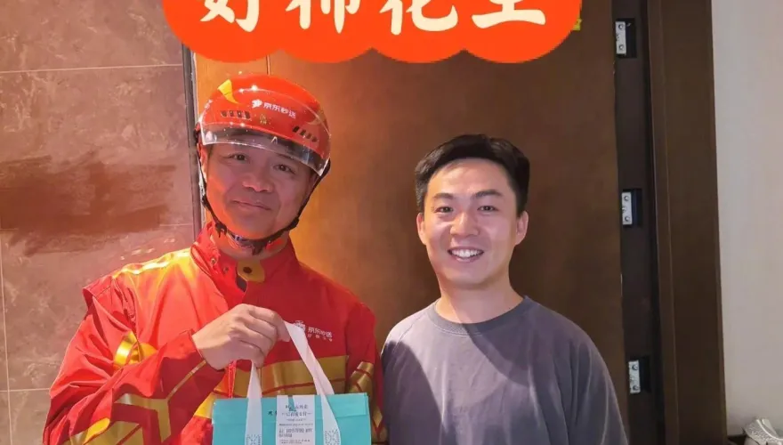 陸男點外送開門驚呆了！竟是「2千億身家大咖」親自送餐