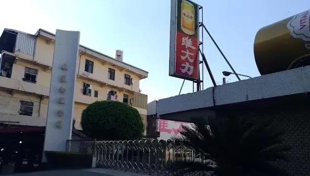 影/獨！成功嶺軍人販賣機買到「蟑螂奶茶」　廠商：查無來源