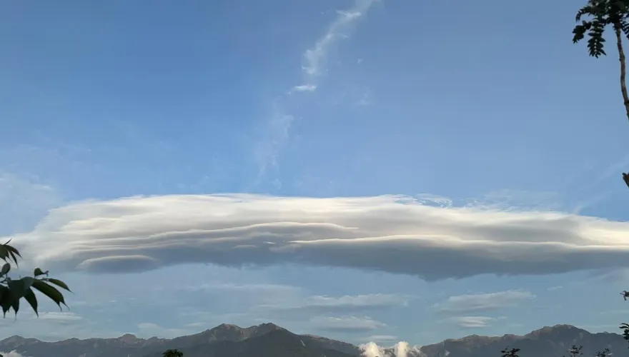 南投天空驚現「飛碟雲」　專家解答：大氣環境正在改變