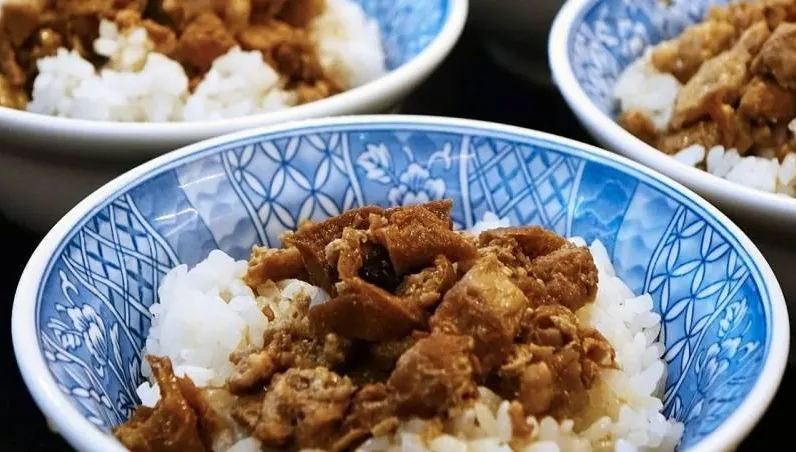 銅板美食bye了？新北30年「店小二魯肉飯」喊漲5元起