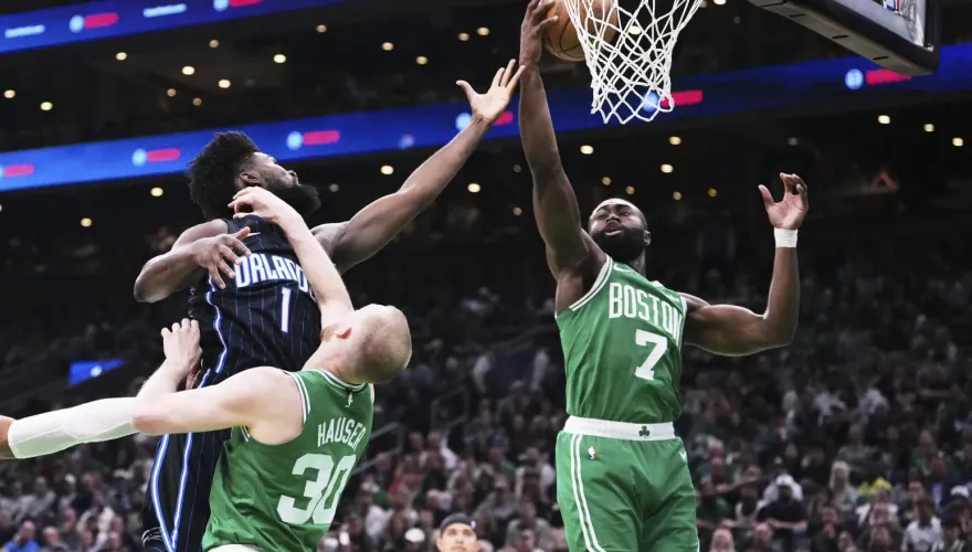 NBA/布朗轟36分率綠衫軍2連勝！波辛吉斯濺血自嘲打摔角