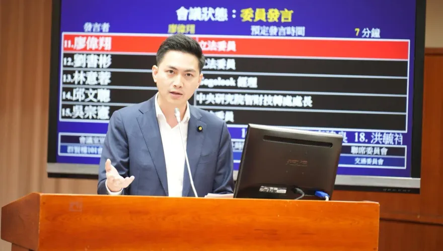 勞動部立意良善？半夜加班狂送解凍案　廖偉翔轟：好了傷疤忘了痛