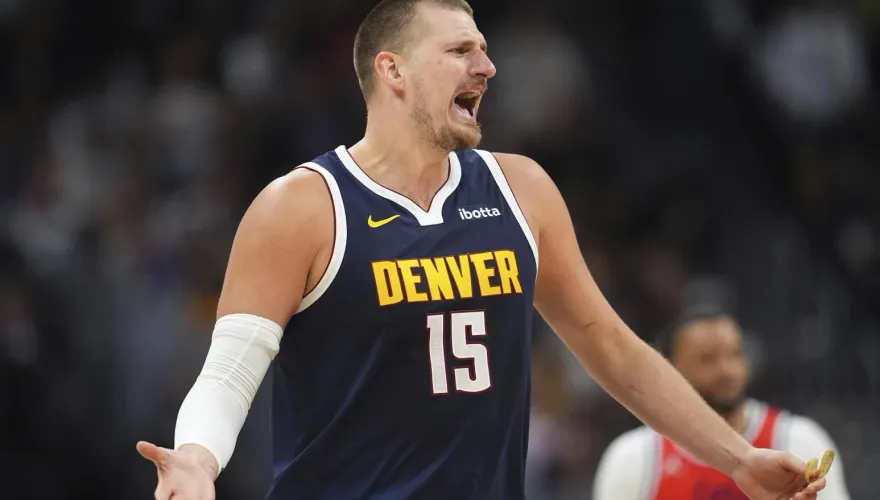 NBA/不爽了！繳「大三元」仍慘敗　約基奇怒吼助教疑爆內鬨