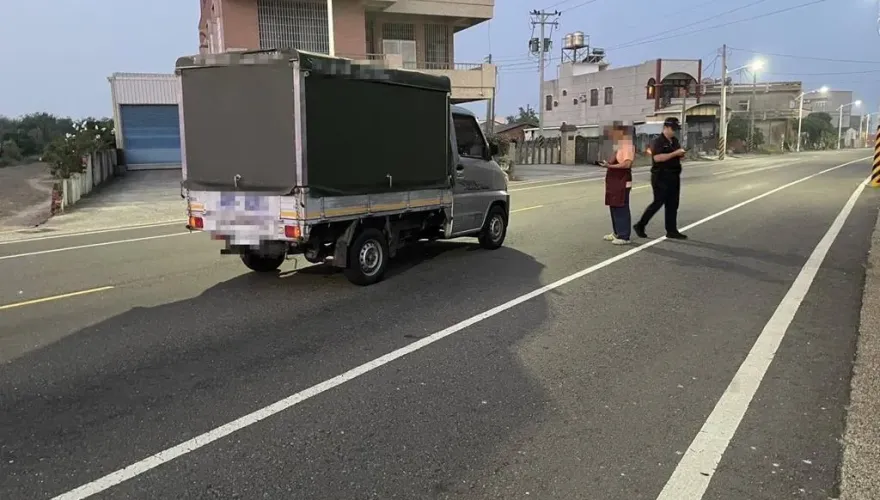 高雄凌晨死亡車禍！　八旬老翁家門口遭小貨車撞飛不治