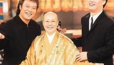 昔為錢鬧翻！張菲罕見同框恆述法師　隔5年「破冰勾手」碎謠言