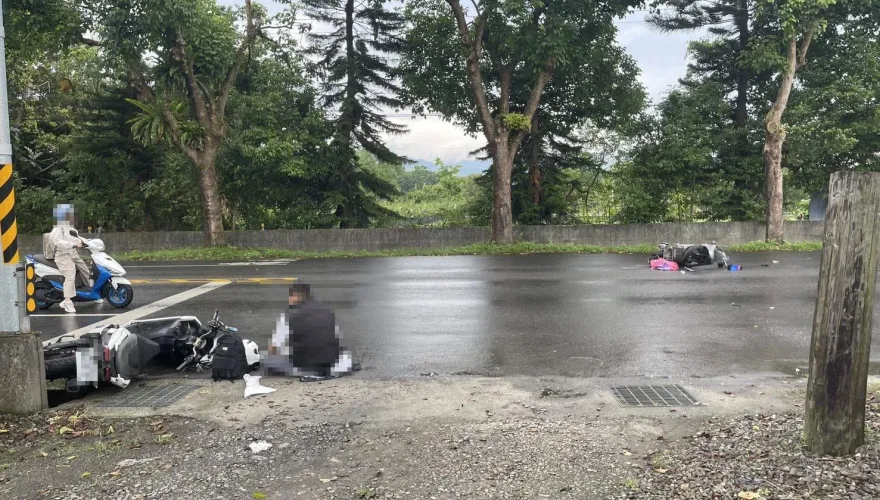 影/三星2機車路口對撞「阿嬤噴飛」！　無生命跡象急送醫