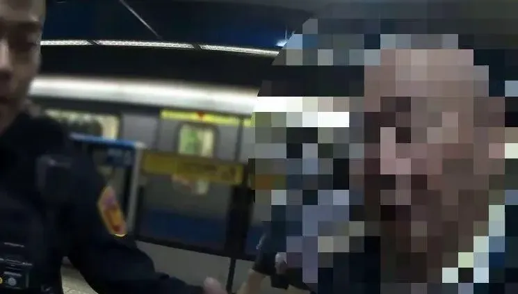 影/從車廂吵到下車！板南線2醉漢衝突　江子翠站遭制伏