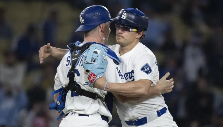 道奇赫南德茲戴「特製頭盔」登板！投打二刀流助4連勝
