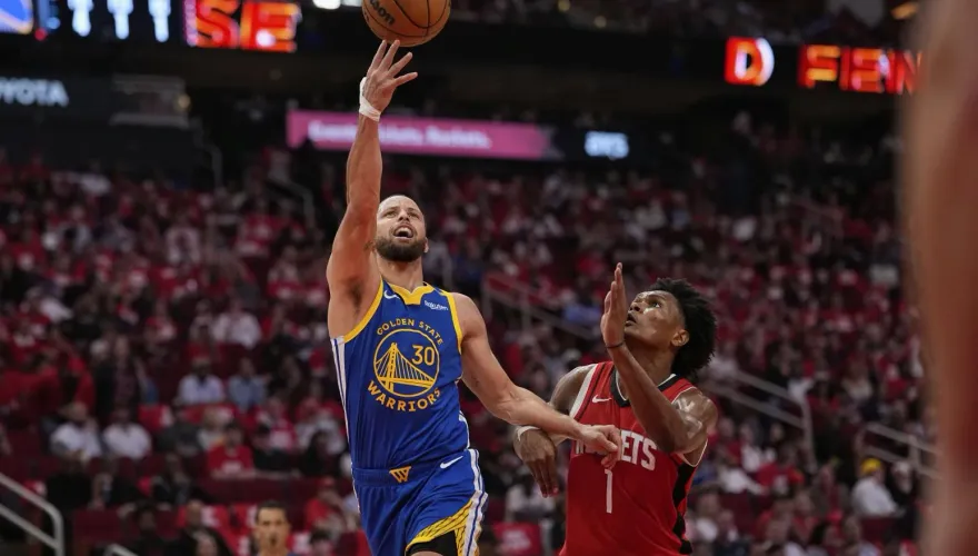 NBA/柯瑞賽前被拍到「右手拇指嚴重腫脹」　僅攻下13分