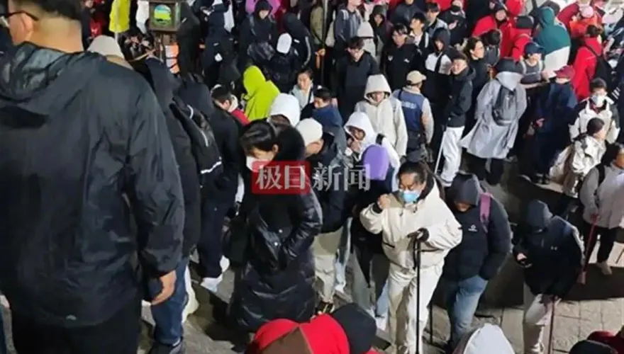 陸「五一假期」登場！預估14億人次大遷徙　泰山凌晨擠爆