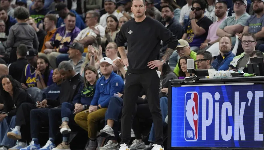 NBA/棄用傳統中鋒挨批　湖人主帥：權衡利弊的決定