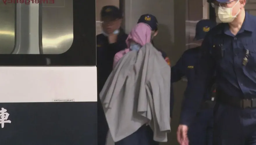 才哭訴對不起！剴剴保母今否認推撞牆　法官：那認什麼罪？