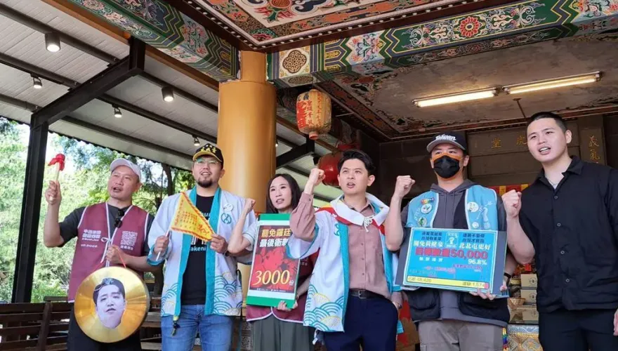 罷團糗爆！擲筊求全台大罷免順利　連獲「笑筊、無筊」全場尷尬