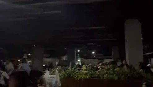 南港Lalaport又停電！兩日前才剛出包　美食街大批人潮嚇壞摸黑用餐