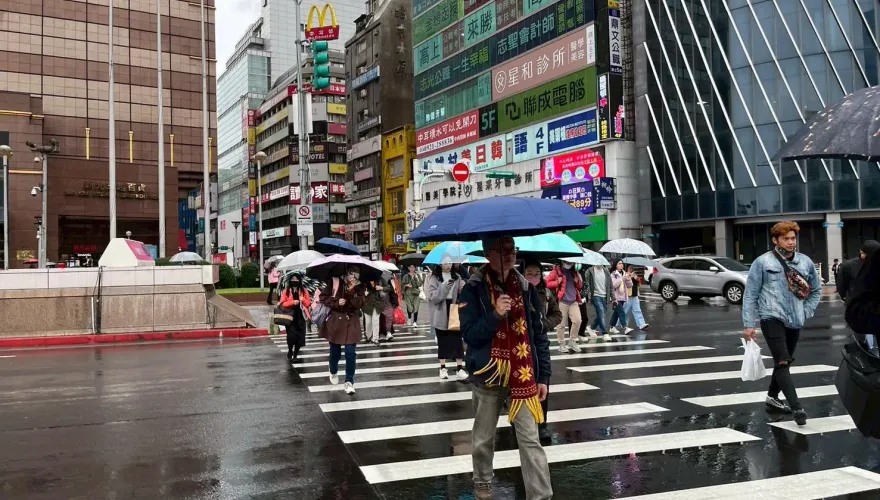 鋒面今快閃「明起還有2波」　專家：雨神在台灣long stay