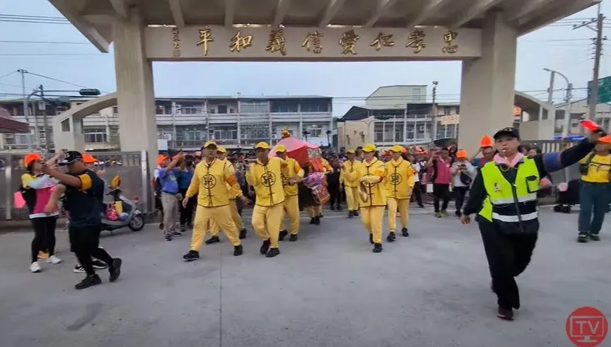 白沙屯媽祖凌晨5點停駕東明國中　校長：非常感動