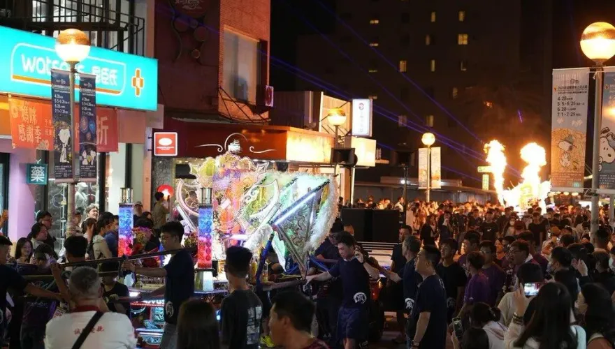 澎湖武轎踩街熱鬧暖身　海上花火節今晚燈場
