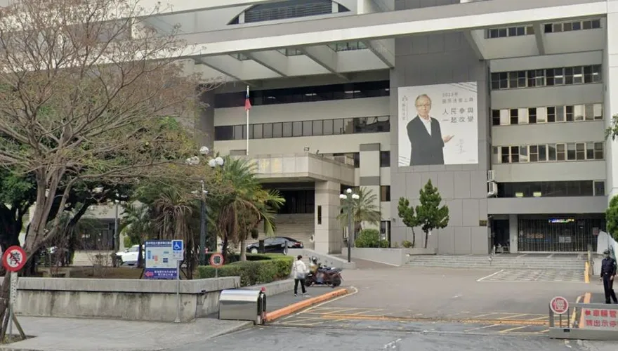 檢舉達人嗆警「耍白癡」遭判拘役　上訴獲判無罪