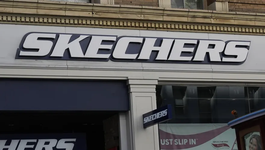 震撼彈！全球鞋業巨頭Skechers出售　交易金額破2800億