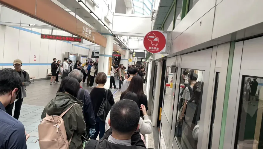 影/北捷「東湖─南港軟體園區」尖峰時間突停駛　通訊異常釀禍