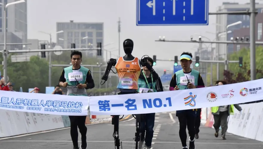 機器人奧運！世界「人形機器人」運動會　8月北京鳥巢登場