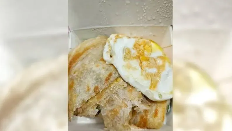 早餐店「超有感」蔥抓餅加蛋！　網友笑：很有創意