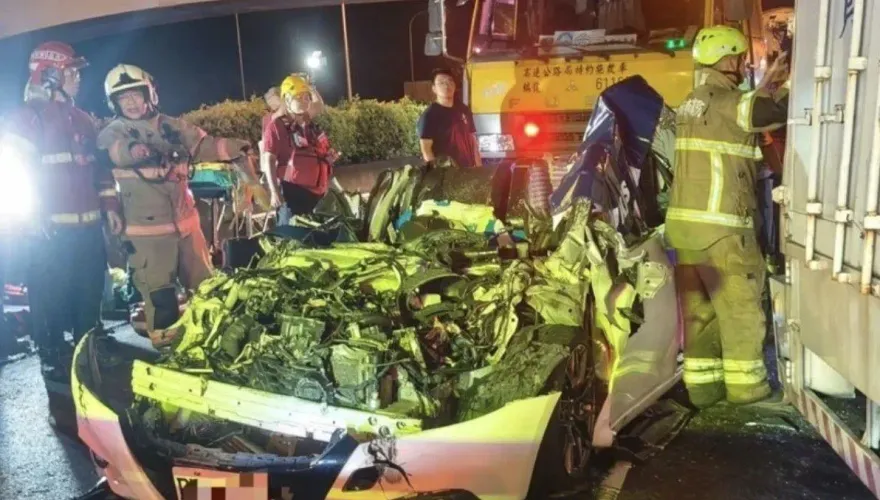 影/國1仁德段5車追撞「整輛毀掉」奪命　傷亡名單出爐