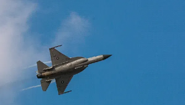 印度飆風戰機遭陸製梟龍擊落！陸媒：展現中方軍事實力