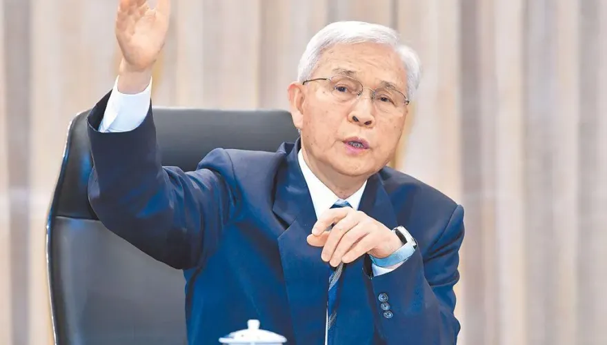 新台幣失控狂飆！楊金龍1句話認了央行動作慢？