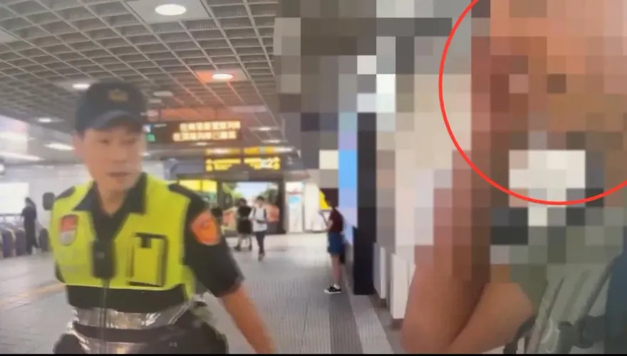 影/色老外捷運月台抓臀性騷　辯誤觸3萬交保限制出境