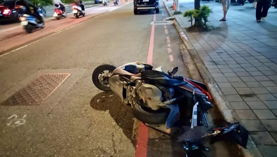 影/新北晚間重大車禍　單車擦撞機車1男頭部重創亡