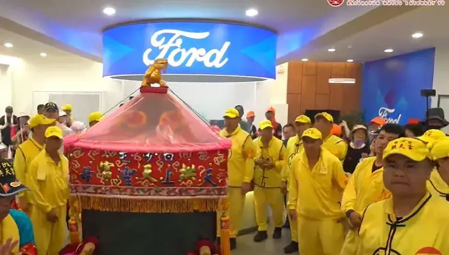 白沙屯媽祖愛賞車　粉紅超跑五度駐駕汽車展示中心