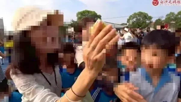 老師搶白沙屯媽祖結緣品　埔鹽國小道歉：動作稍微大了點